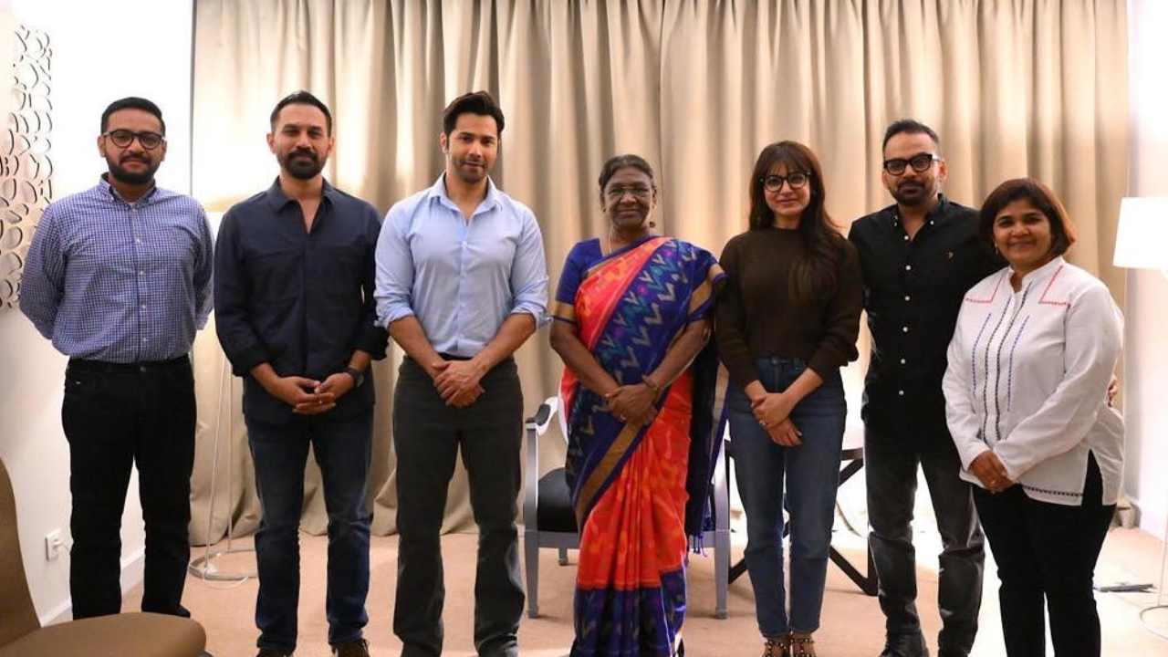 Samantha : రాష్ట్రపతిని కలిసిన సమంత & సిటాడెల్ టీం.. ద్రౌపది ముర్ము ఎలాంటి సినిమాలు చూస్తారో తెలుసా?