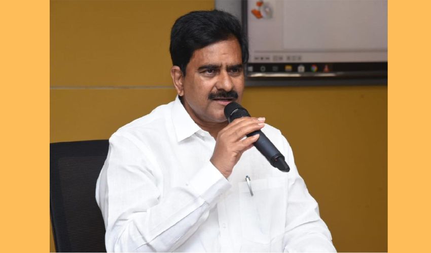 లేటరైట్ గనులు, పోర్టులు, ప్రకృతి సంపద మొత్తం వారి గుప్పెట్లోనే: దేవినేని ఉమ