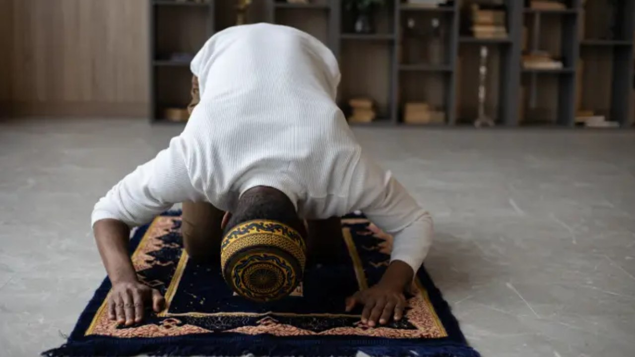 Uttar Pradesh : గుడిలో నమాజ్ చేసిన వ్యక్తి అరెస్టు