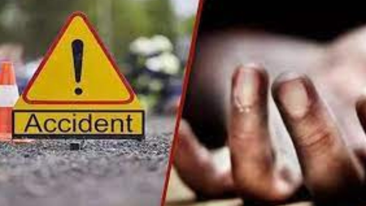 Road Accident : కర్నూలు జిల్లాలో ఘోర రోడ్డు ప్రమాదం.. ముగ్గురు దుర్మరణం