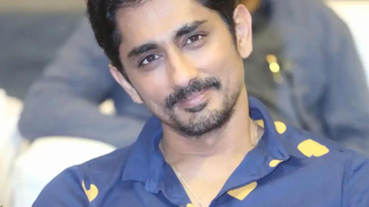 Siddharth : ఆవిడ కాళ్ళకి కిందపడి మరీ నమస్కారం చేసిన సిద్దార్థ్.. ఎవరు ఆమె?