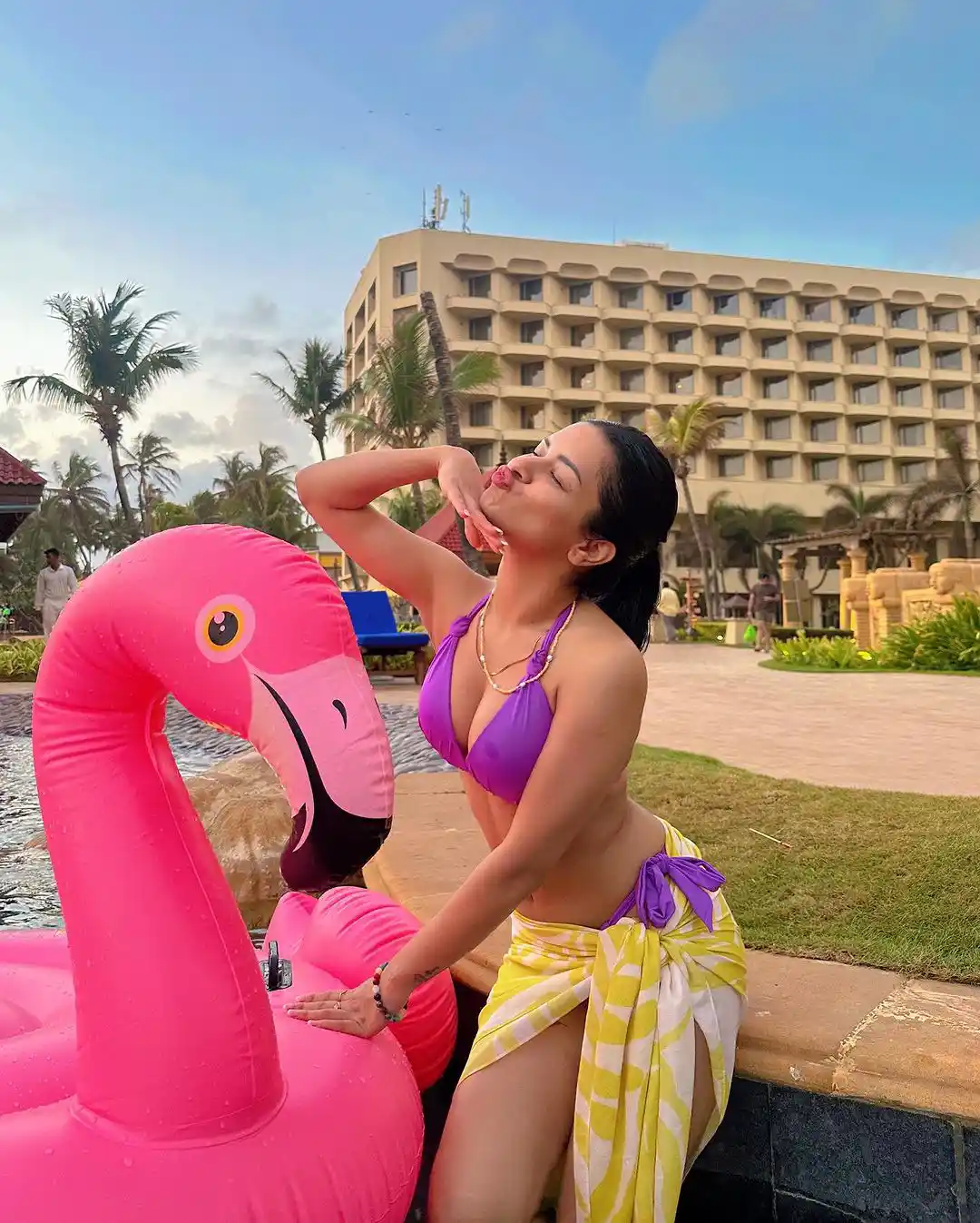 Bollywood heroine Avneet Kaur bikini photos