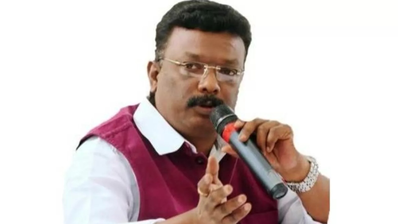 Dasoju Sravan Kumar : రేవంత్ రెడ్డి అభిమానులమంటూ ఫోన్ చేసి.. నాకు, నా కుటుంబ సభ్యులకు బెదిరింపులు : దాసోజ్ శ్రావణ్ కుమార్