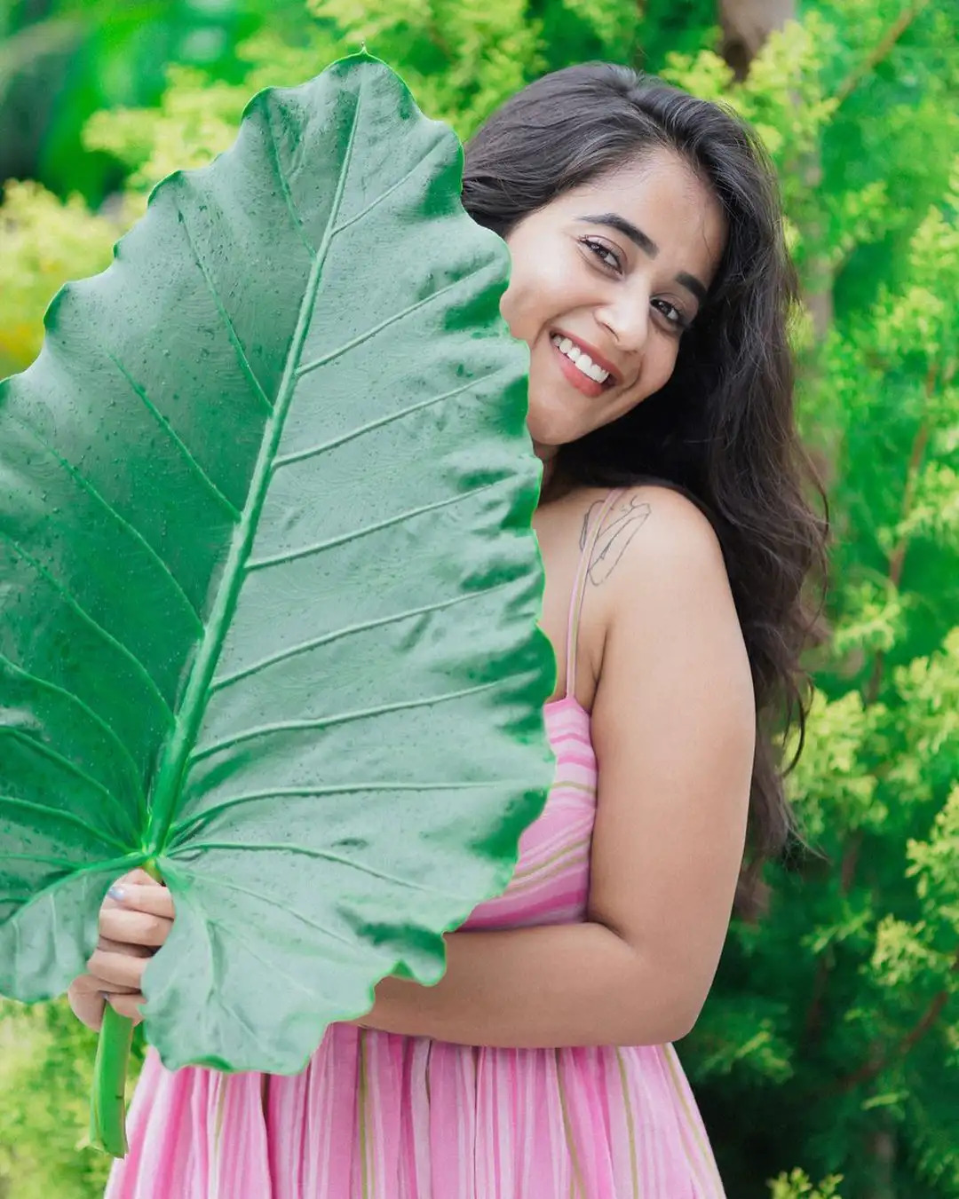 Deepthi Sunaina Cute Looks in Pink Dress