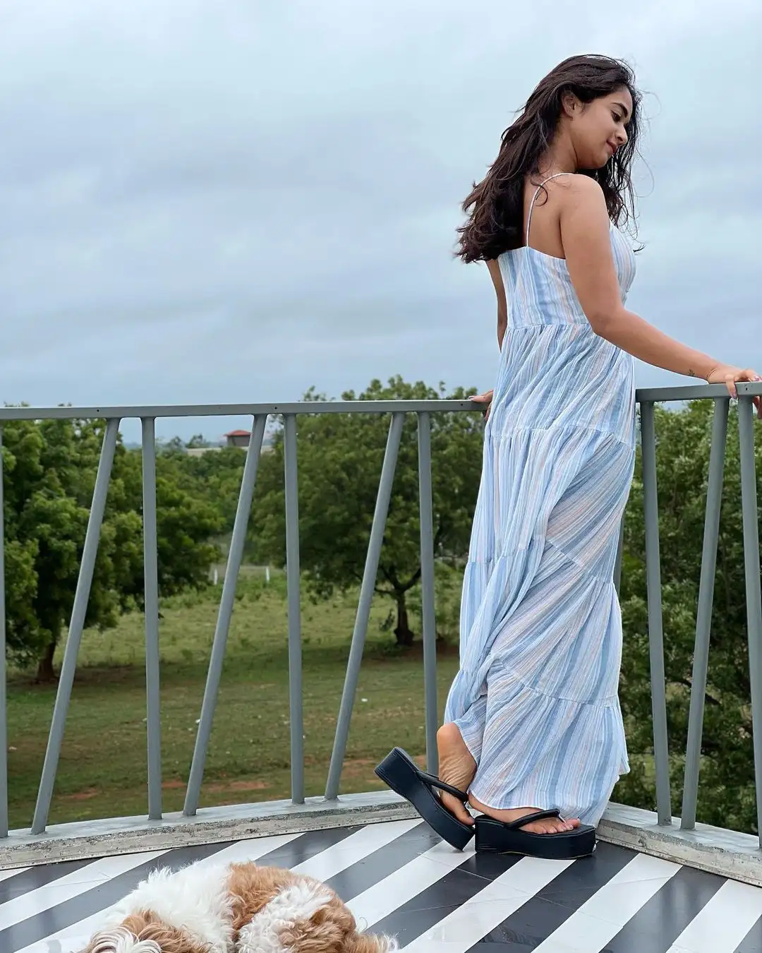 Deepthi Sunaina cute looks with Enjoying Monsoon