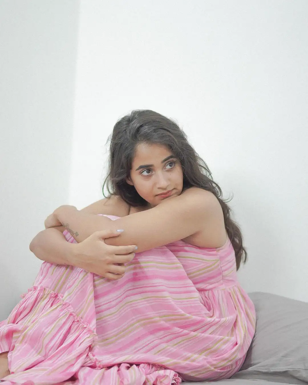 Deepthi Sunaina Cute Looks in Pink Dress