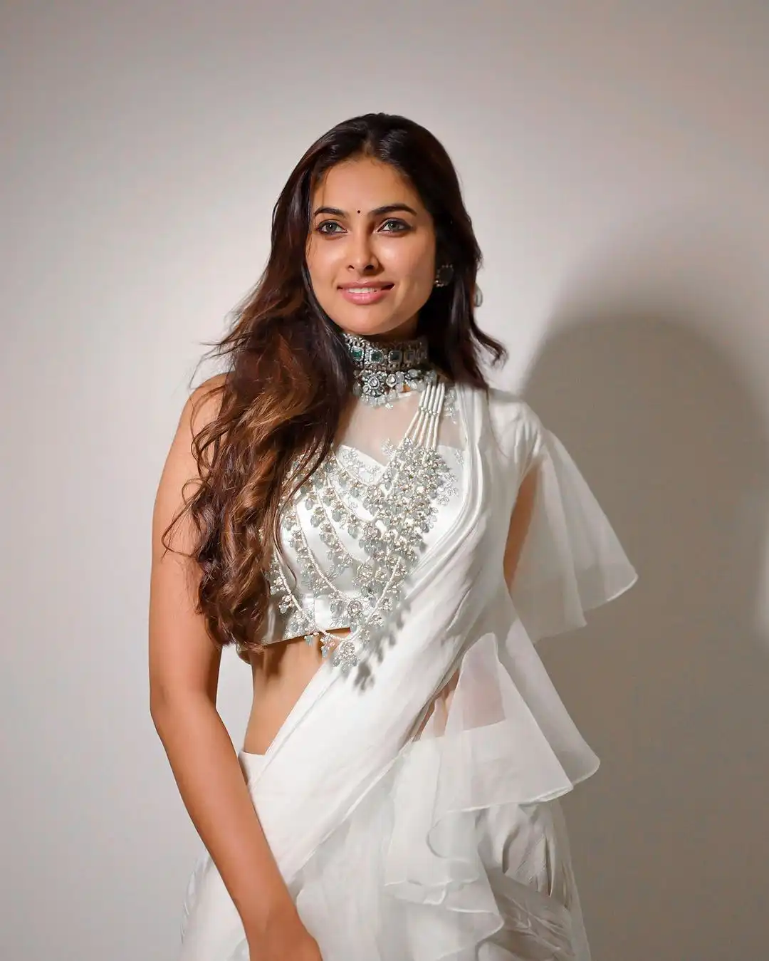 Divi Vadthya Stunning Looks in White Saree