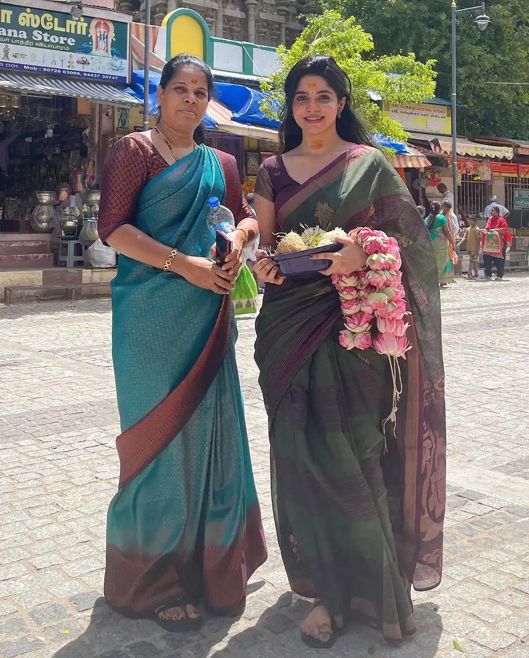 Divyabharathi visits Madurai Meenakshi Amman Temple