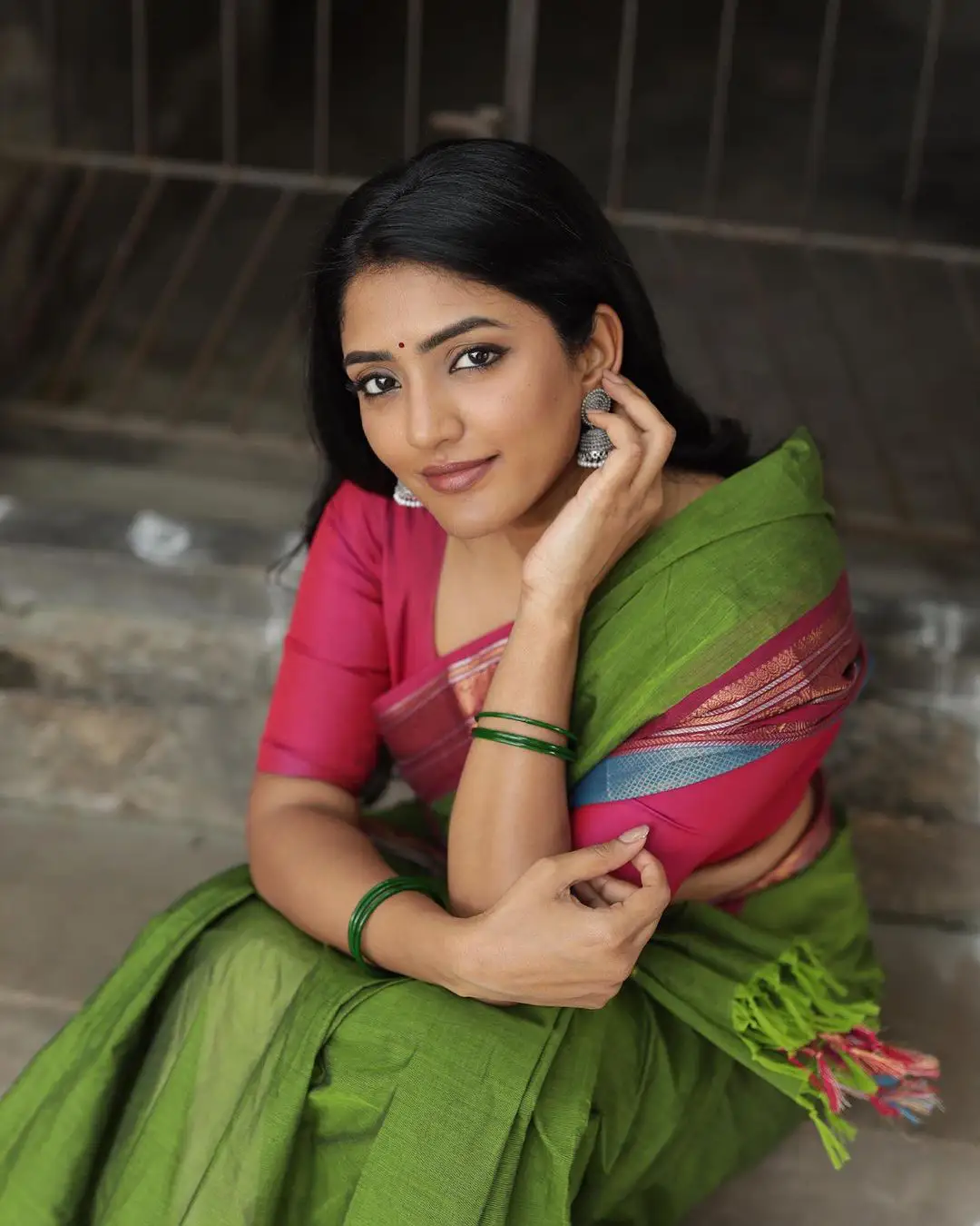 Eesha Rebba latest saree photos in village girl look