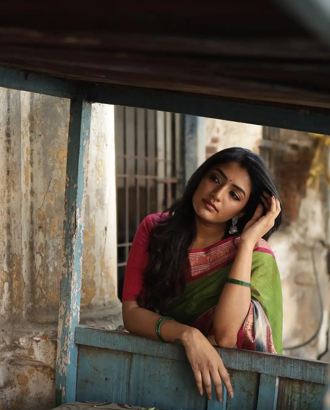 Eesha Rebba latest saree photos in village girl look