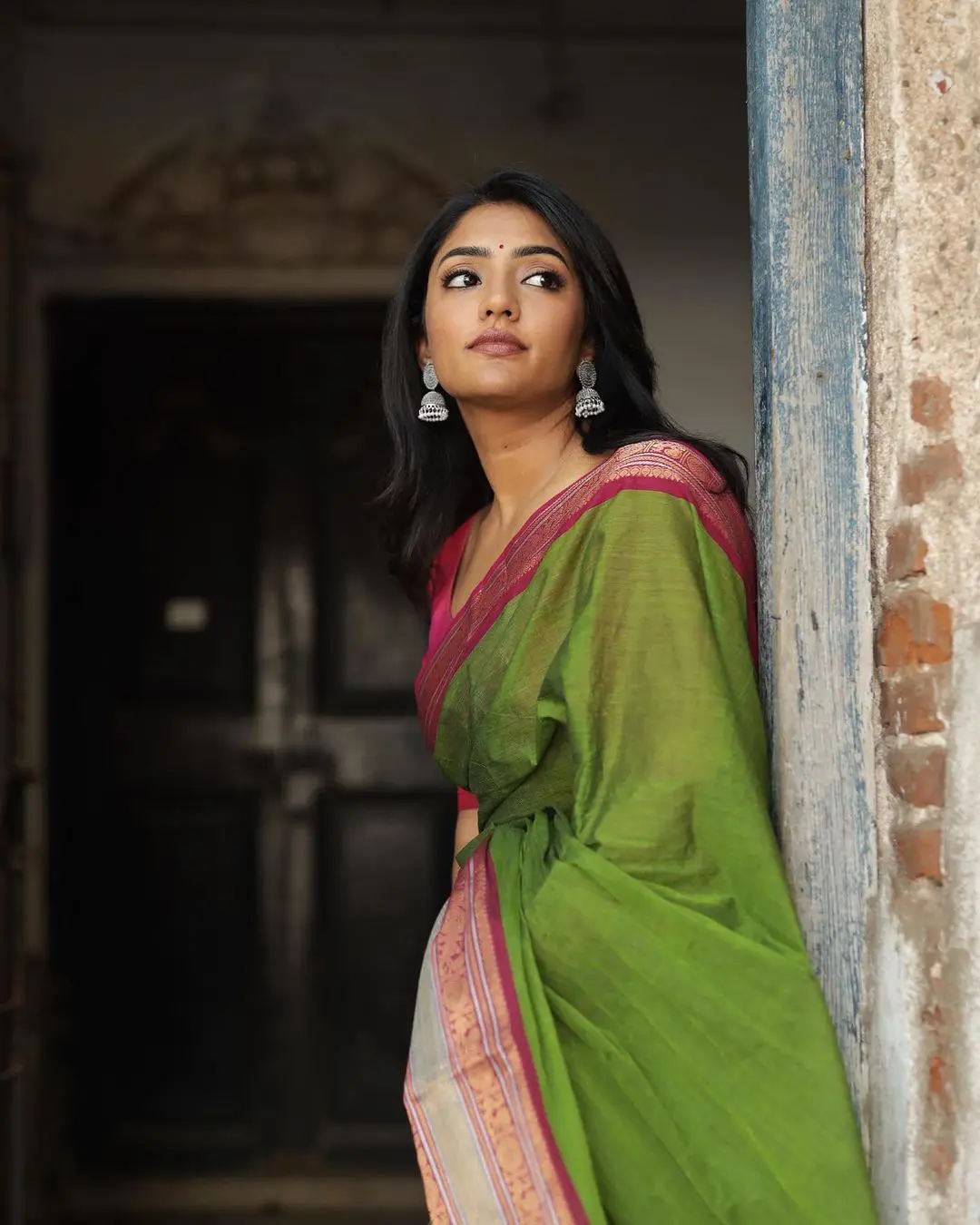 Eesha Rebba latest saree photos in village girl look