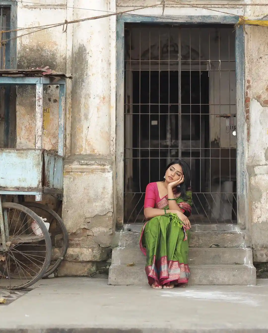 Eesha Rebba latest saree photos in village girl look