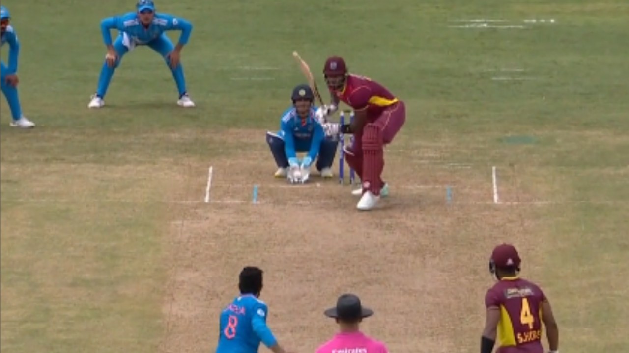 IND vs WI 1st ODI Match : ఒంటి చేత్తో అద్భుత క్యాచ్ అందుకున్న విరాట్.. గిల్, జడేజా కూడా తక్కువేం కాదు.. వీడియోలు వైరల్