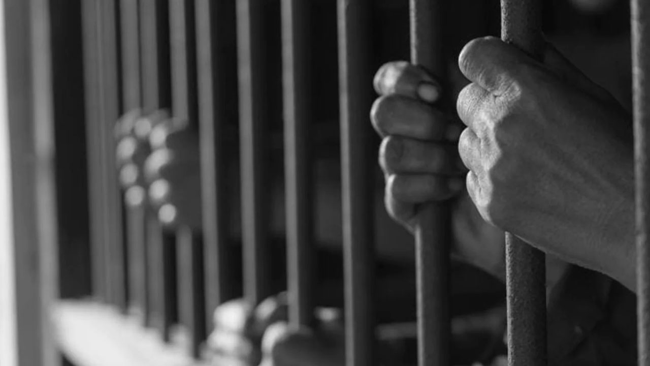 Uttar pradesh: మరో మూత్ర ఘటన.. దళిత స్నేహితుడితో గొడవపడి, అతడి చెవిలో మూత్రం పోశారు