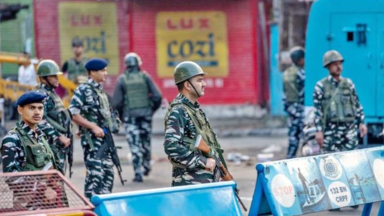 Srinagar: తప్పిన పెను ప్రమాదం..! భారీగా పేలుడు పదార్థాలను నిర్వీర్యం చేసిన భద్రతా దళాలు