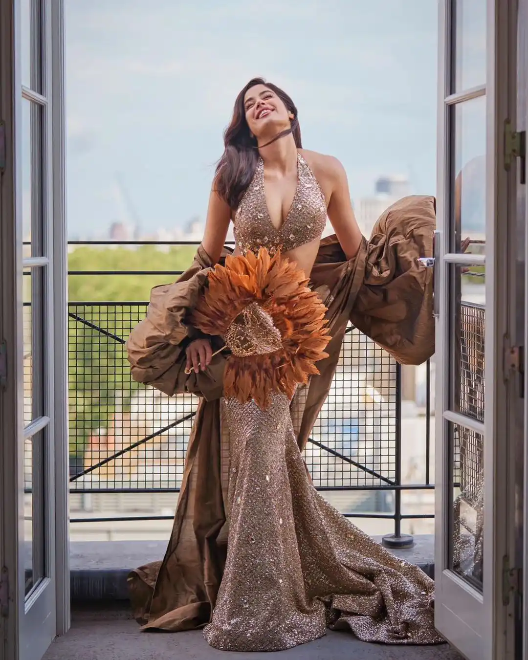 Janhvi Kapoor shines in Special designing Dress