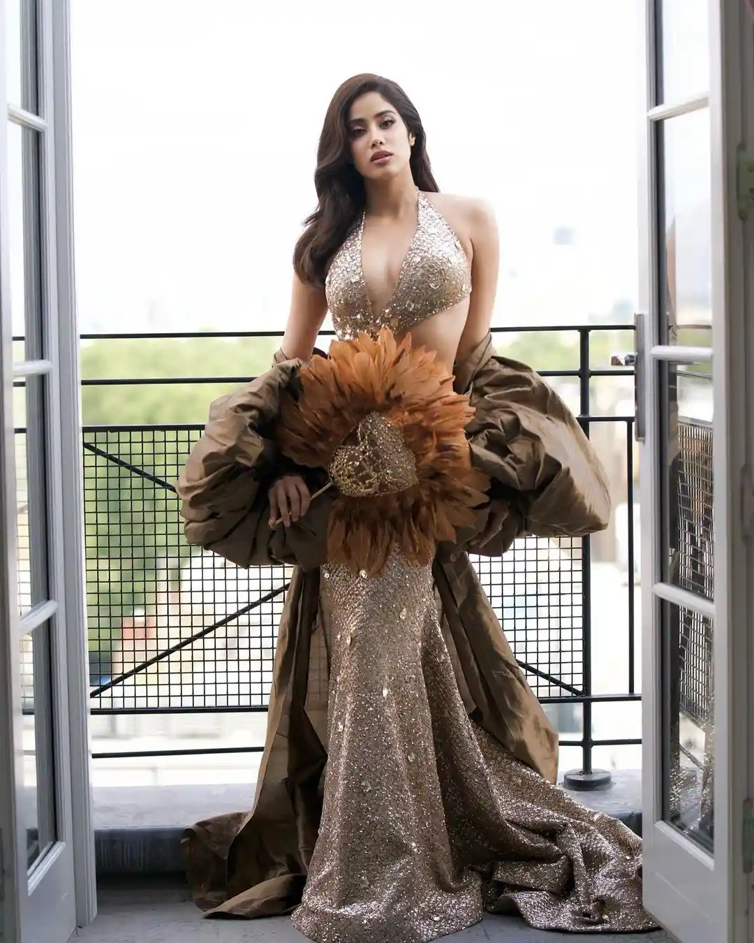 Janhvi Kapoor shines in Special designing Dress