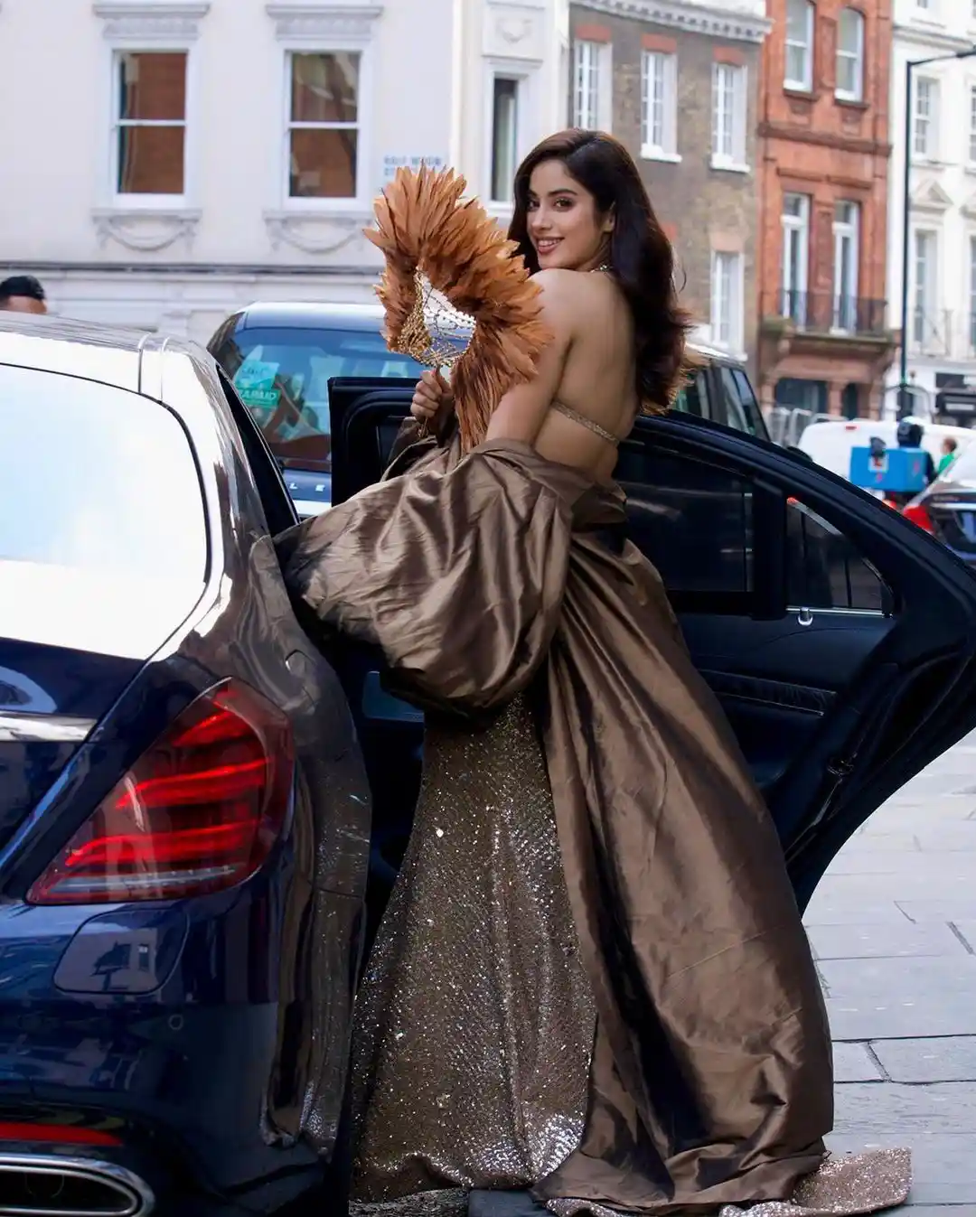 Janhvi Kapoor shines in Special designing Dress