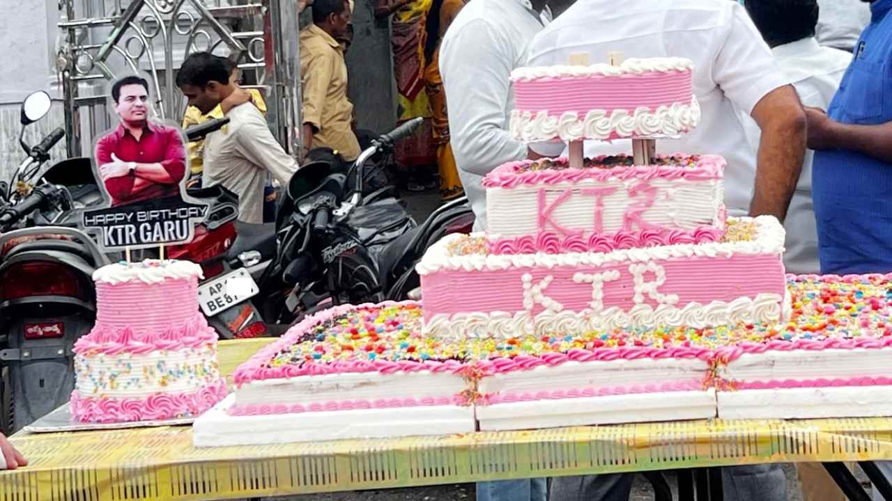 KTR Birthday Celebrations : విజయవాడలో ఘనంగా మంత్రి కేటిఆర్ పుట్టినరోజు వేడుకలు
