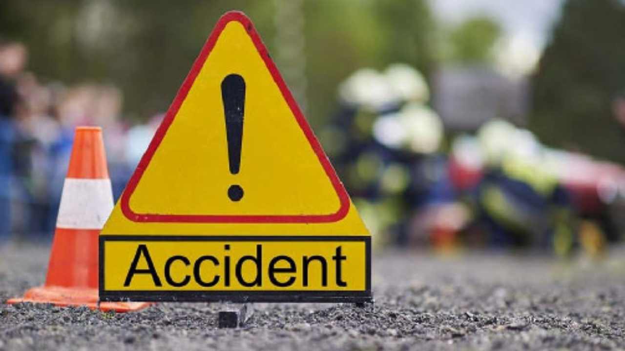 Kadapa Road Accident: కడప జిల్లాలో ఘోర రోడ్డు ప్రమాదం.. డ్యూటీలోఉన్న ఇన్‌స్పెక్టర్, కానిస్టేబుల్ మృతి