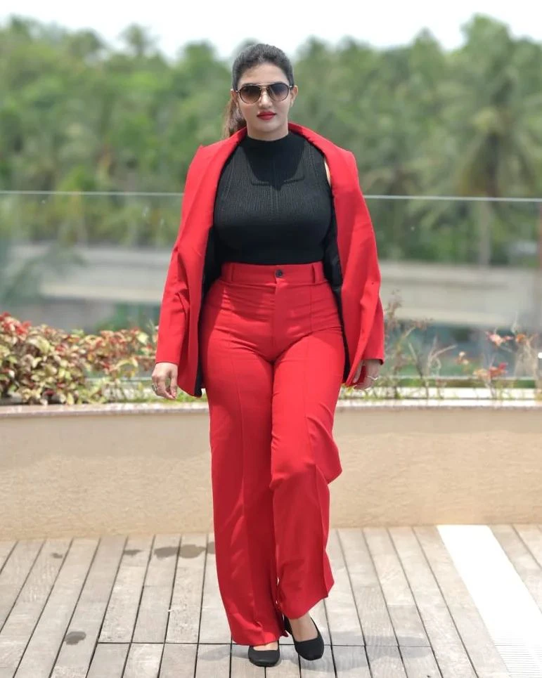 Malayala Actress Honey Rose Stylish Photos gone viral