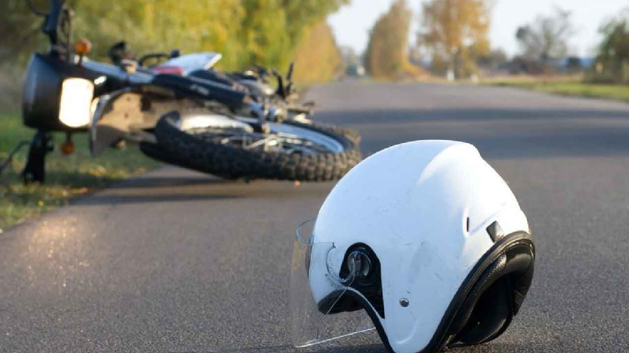 Mangaluru : ఘోర ప్రమాదం.. అదుపుతప్పిన బైక్, గాల్లోకి ఎగిరిపడ్డ యువకుడు, స్పాట్‌లో మృతి.. ఒళ్లుగగుర్పొడిచే రోడ్ యాక్సిడెంట్