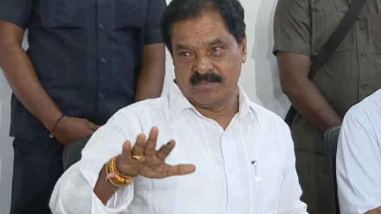 Narayanaswamy Kalathuru : డిప్యూటీ సీఎంని నిలదీసిన కానిస్టేబుల్‌పై సస్పెన్షన్ వేటు