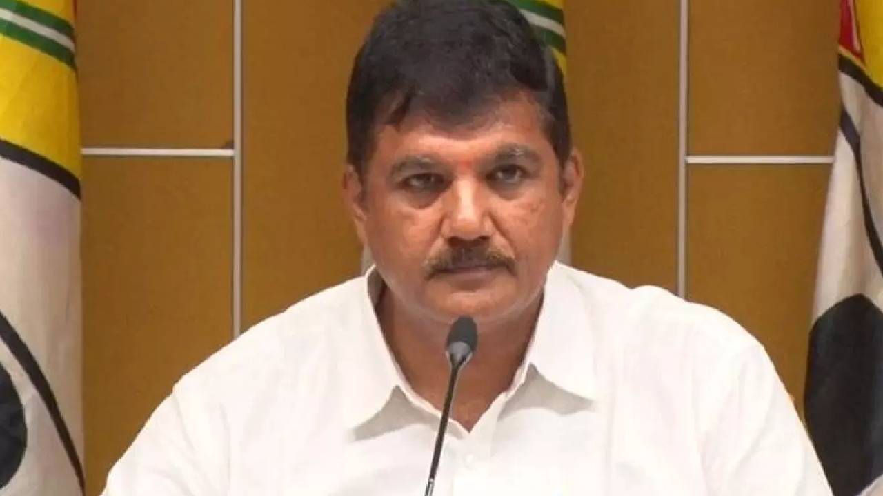 Dhulipalla Narendra: వైసీపీ సోషల్ మీడియా ఖాతాల్లో నాపై ఈ విధంగా తప్పుడు ప్రచారం చేస్తున్నారు: ధూళిపాళ్ల నరేంద్ర