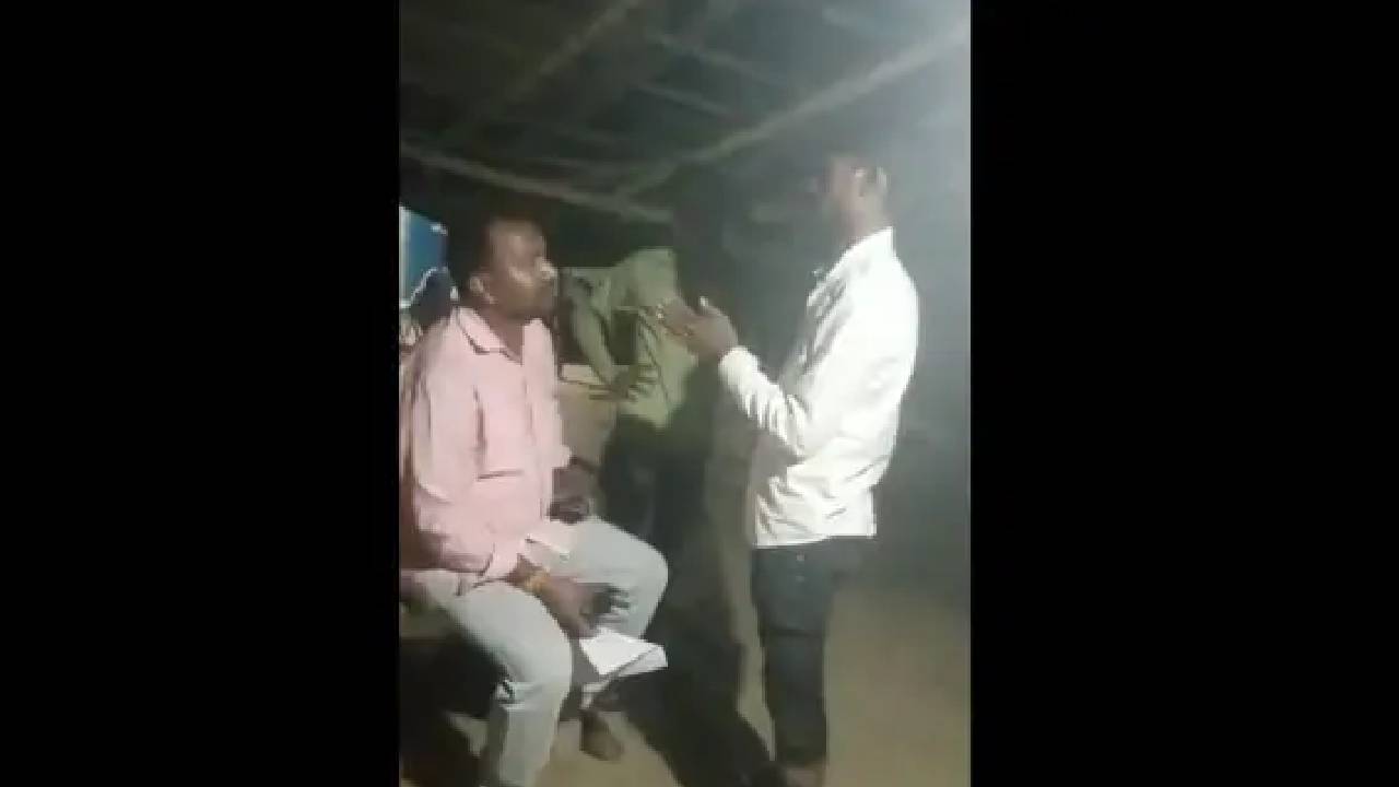 Crime News: దళితుడితో చెప్పులు నాకించిన వ్యక్తి.. ఆ తర్వాత..