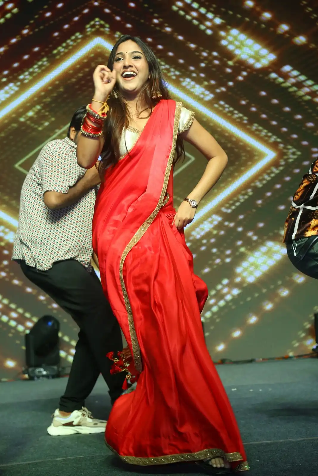 Pranavi Manukonda Stunning Looks in Saree at Slum Dog Husband Movie Pre Release Event