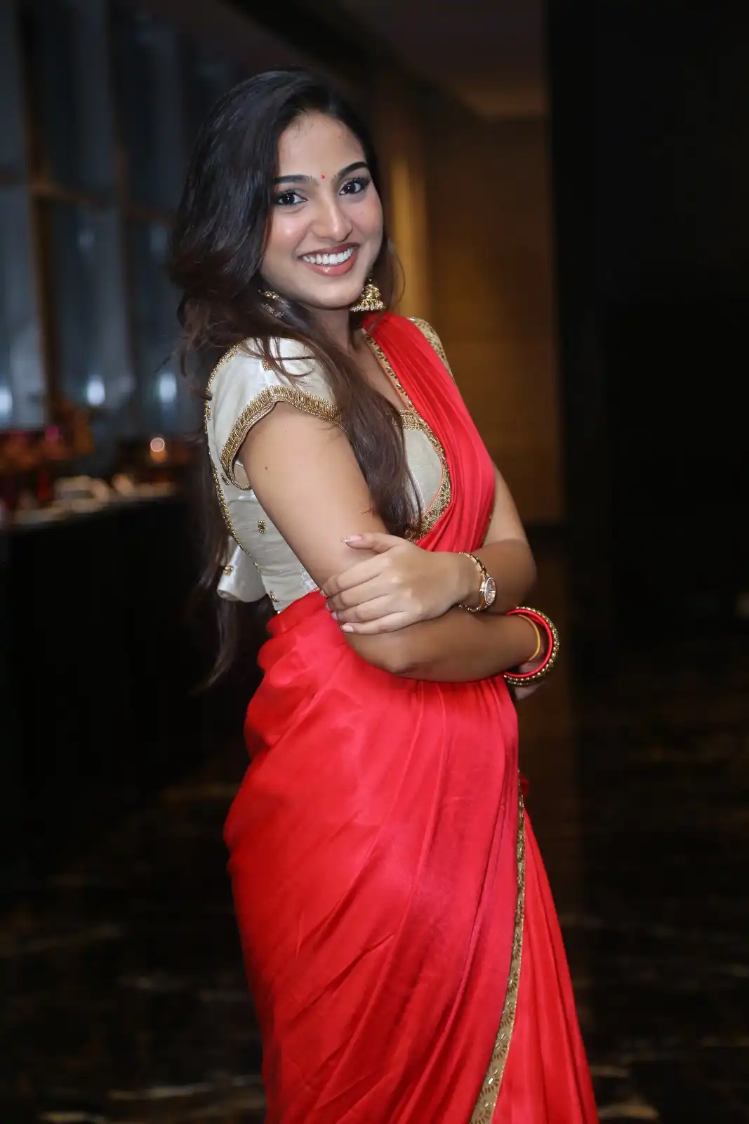 Pranavi Manukonda Stunning Looks in Saree at Slum Dog Husband Movie Pre Release Event