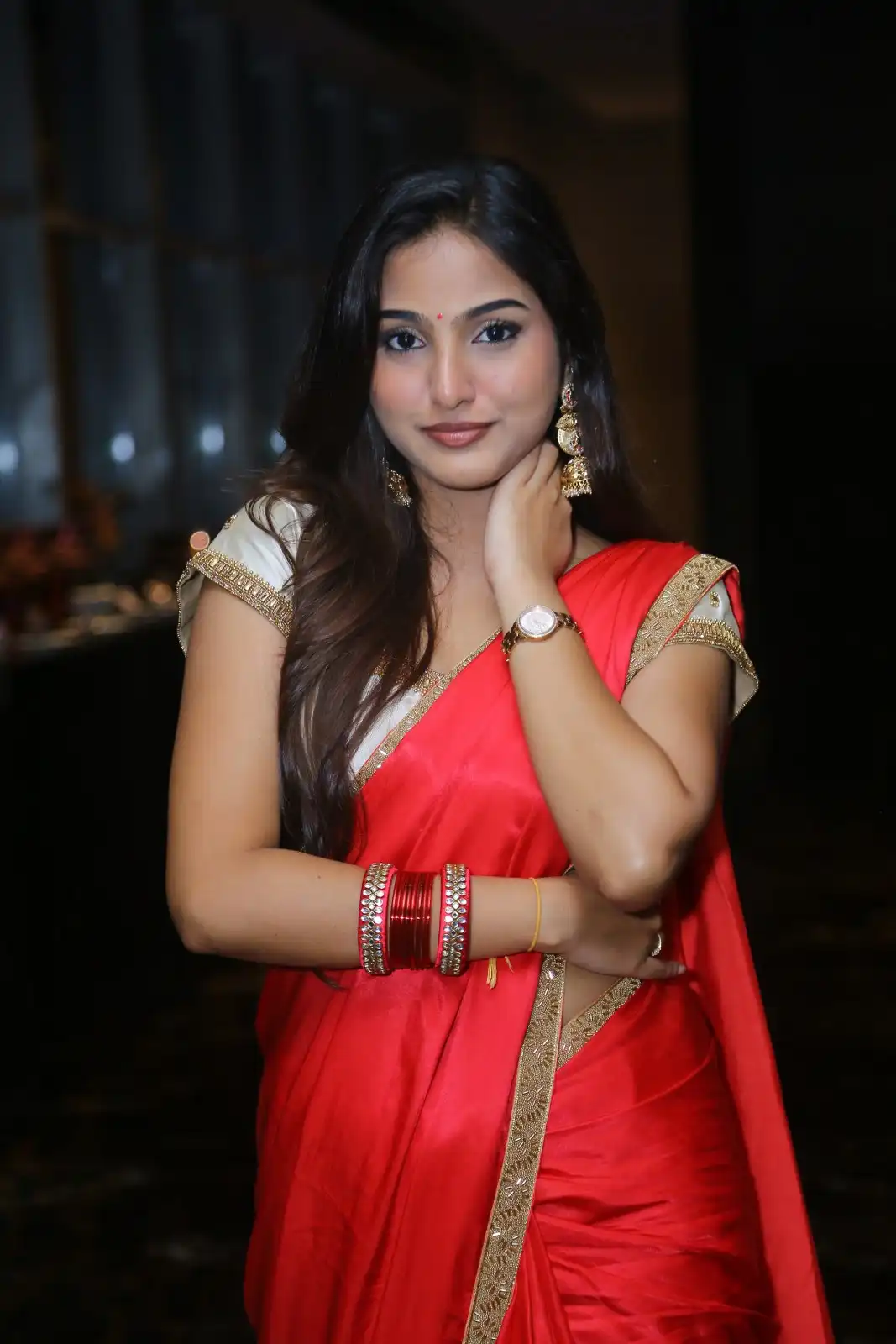 Pranavi Manukonda Stunning Looks in Saree at Slum Dog Husband Movie Pre Release Event