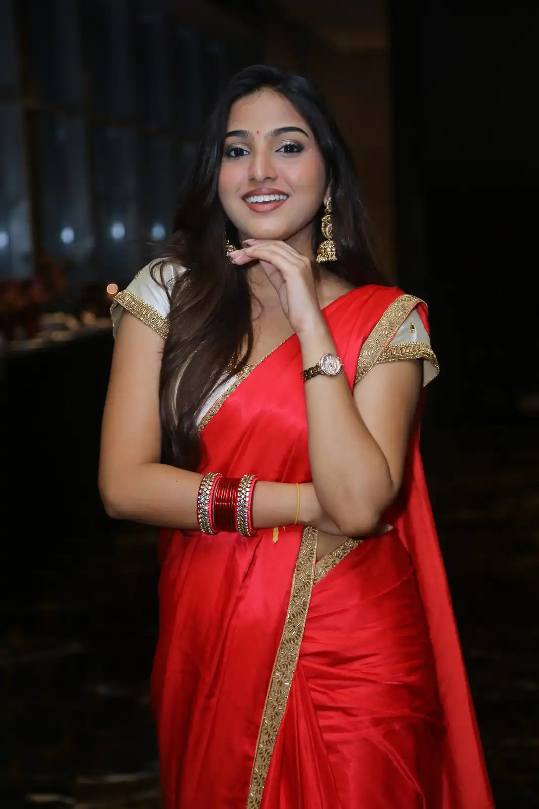 Pranavi Manukonda Stunning Looks in Saree at Slum Dog Husband Movie Pre Release Event