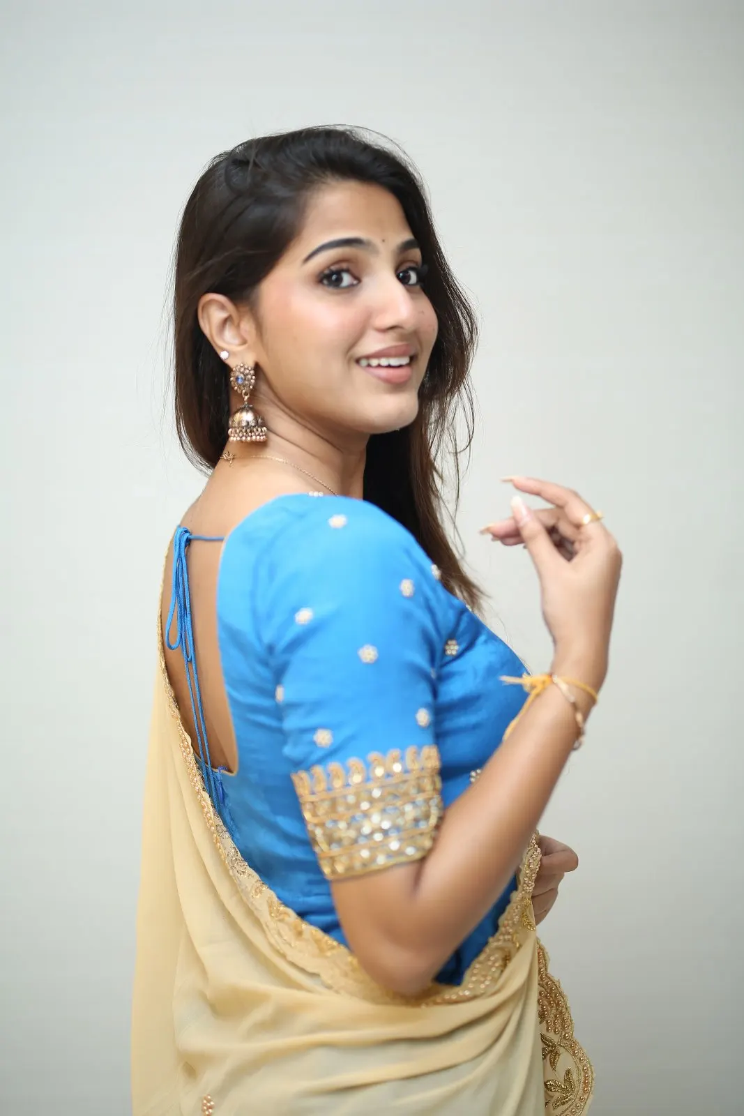 Pranavi Manukonda mesmerizing looks at Slum Dog Husband movie promotions