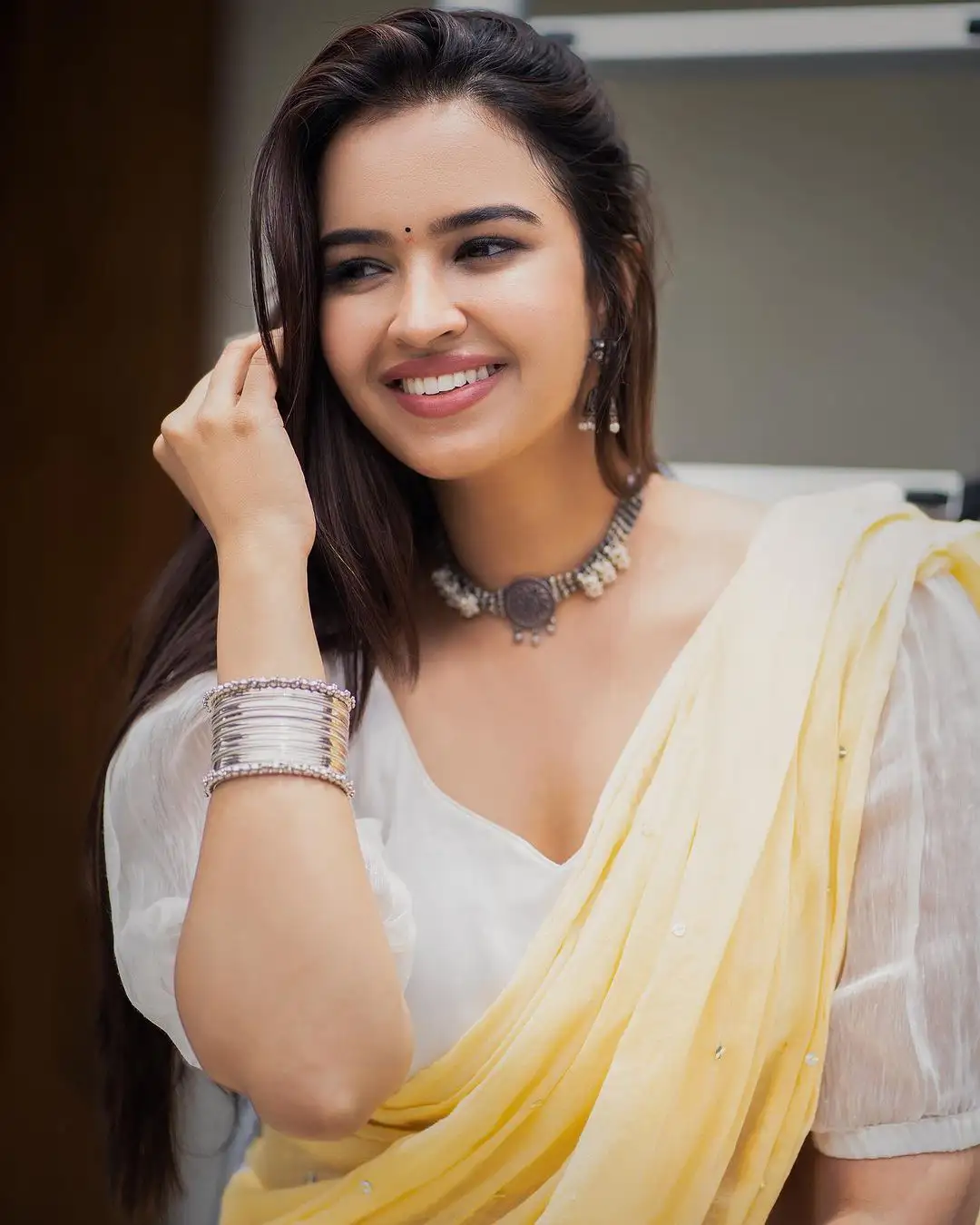 Pujita Ponnada Cute looks in Saree