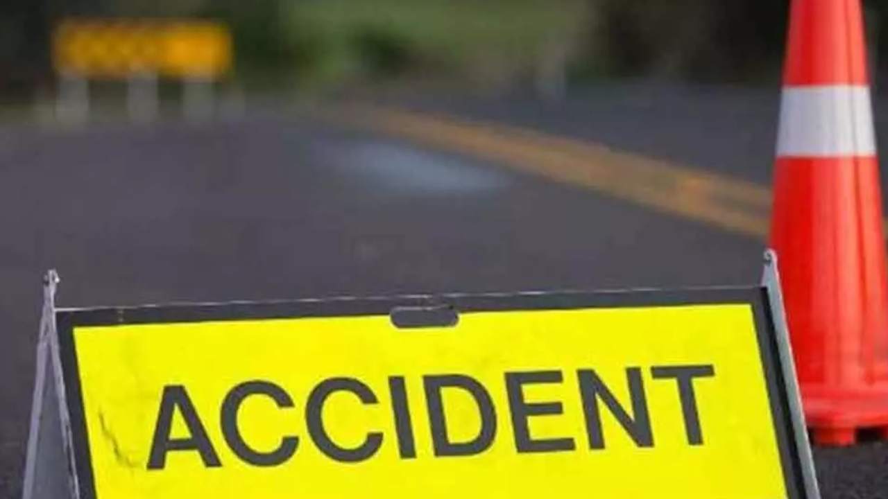 Road Accident: ఘోర రోడ్డు ప్రమాదం.. డీసీఎం ఢీకొని ఇద్దరు మహిళల మృతి.. ఆ తర్వాత మరో ప్రమాదం