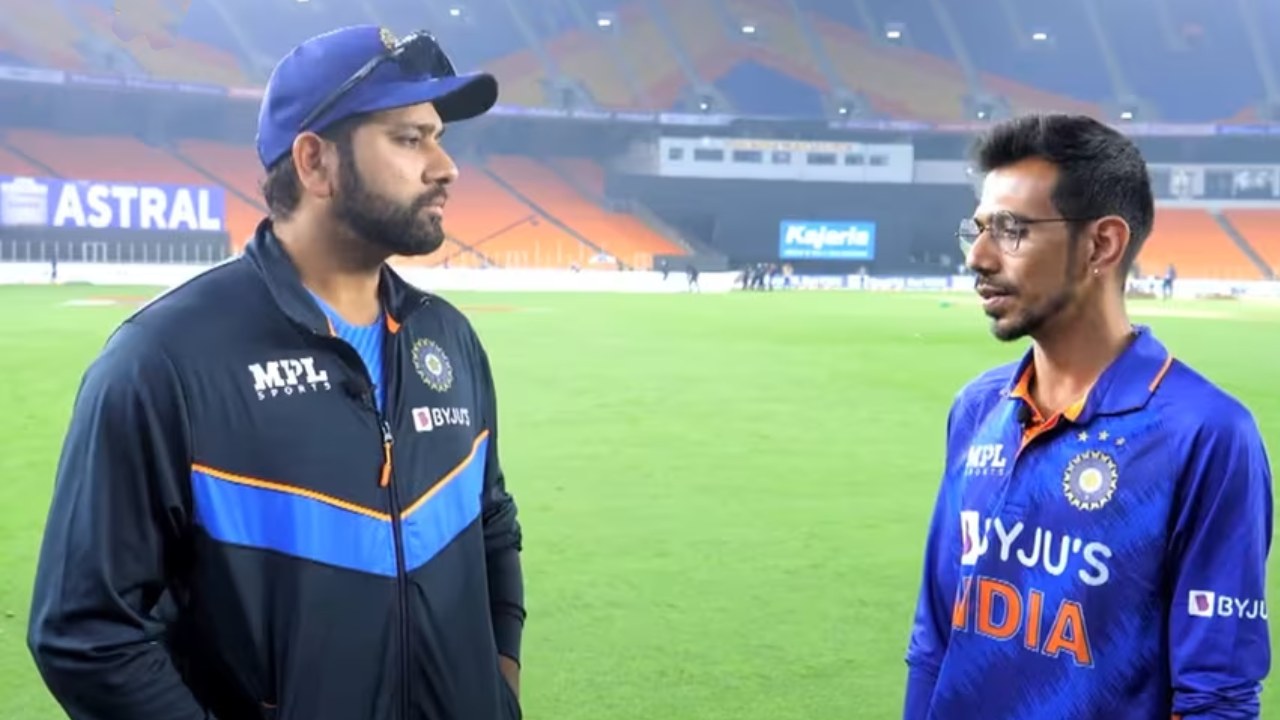 Rohit Beats Chahal : చాహల్‌ను కొట్టిన రోహిత్‌.. ప‌క్క‌నే ఉన్న కోహ్లి ఏం చేశాడంటే..?