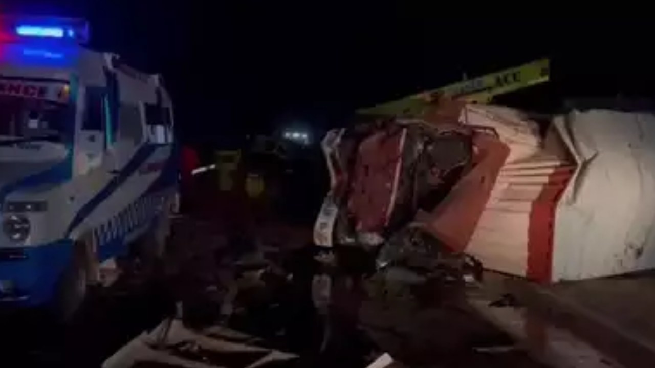 Tamil Nadu Road Accident: తమిళనాడులో ఘోర రోడ్డు ప్రమాదం.. మధురై సమీపంలో ఢీకున్న కారు, ట్రక్కు