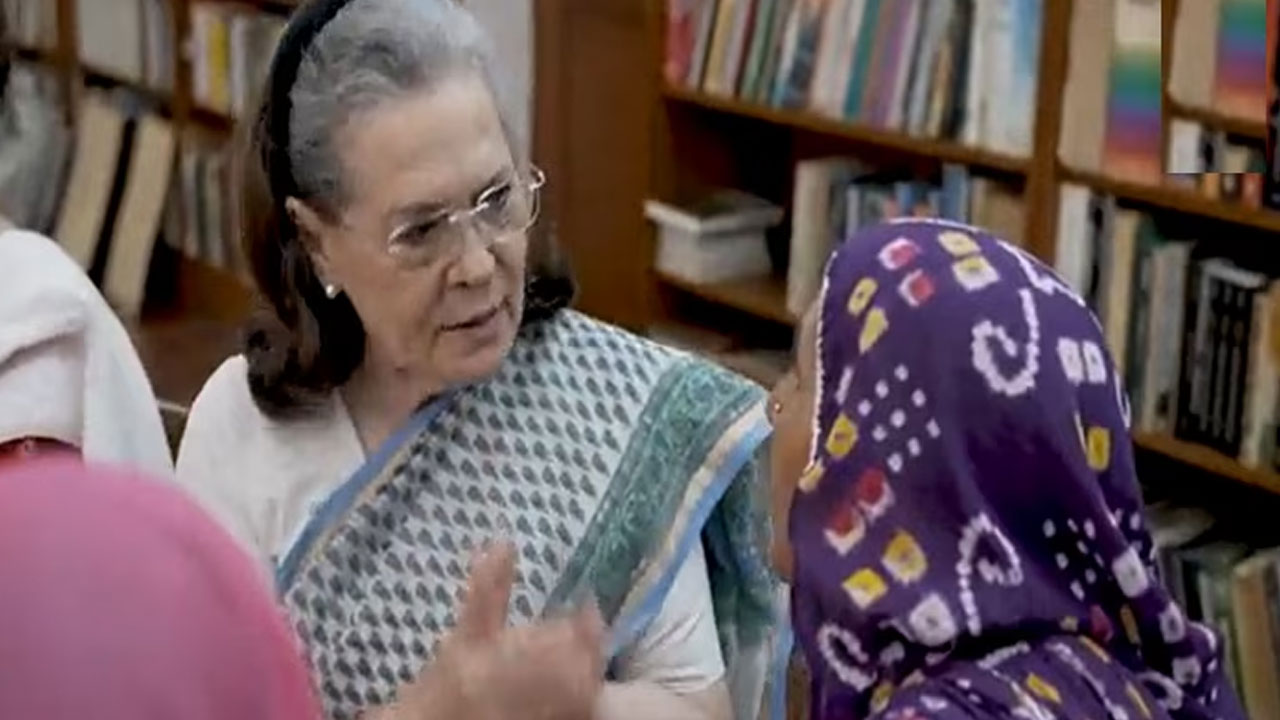 Rahul Gandhi Marriage: ‘రాహుల్ గాంధీ పెళ్లి చేసుకుంటారా’ అని ప్రశ్నించిన మహిళా రైతుకు అదిరిపోయే రిప్లై ఇచ్చిన సోనియా గాంధీ