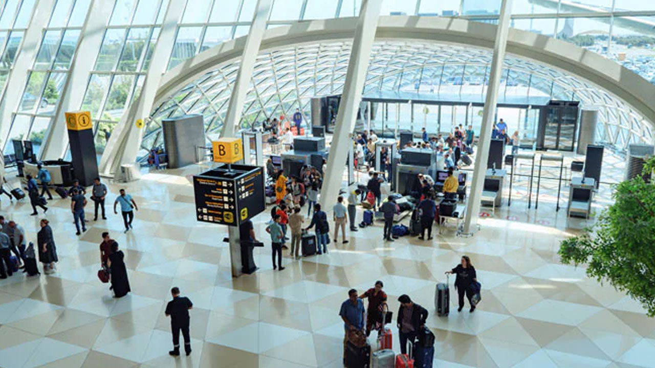 Rajasthan: పాకిస్తాన్‮‭లోని ప్రియుడి వద్దకు వెళ్లేందుకు ఎయిర్‭పోర్ట్‭ చేరుకున్న మైనర్ బాలిక.. అక్కడే క్లైమాక్స్ ట్విస్ట్