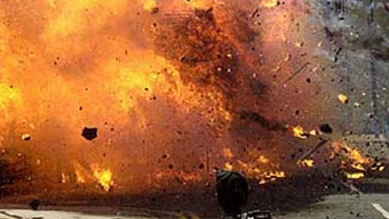 Pakistan Bomb Blast:  మరోసారి రెచ్చిపోయిన ఉగ్రవాదులు.. పాకిస్తాన్‭లో భారీ బాంబ్ బ్లాస్ట్‭.. 40 మంది మృతి, 150 మందికి గాయాలు