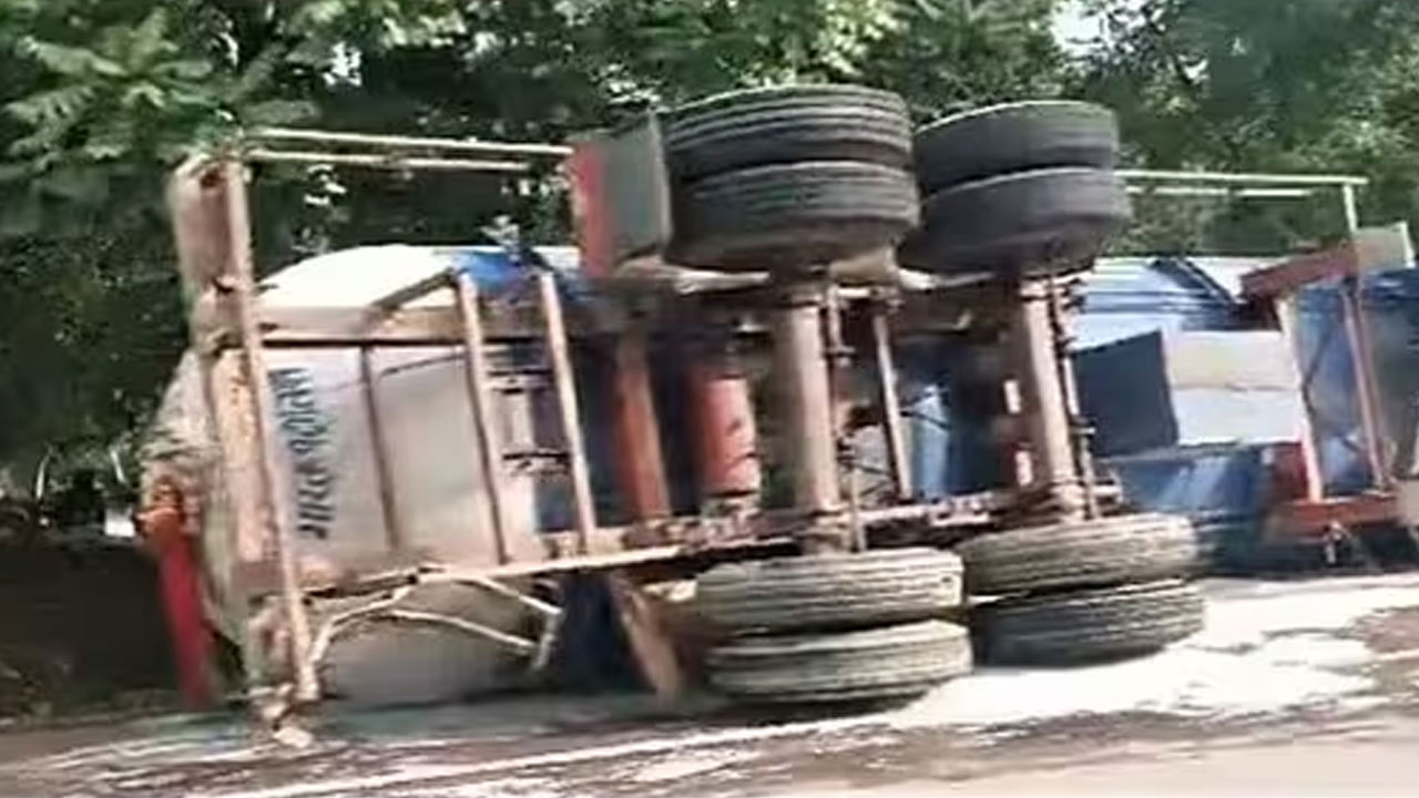 Uttar Pradesh: ఆటోను ఢీకొట్టిన గ్యాస్ ట్యాంకర్.. 9 మంది మృతి