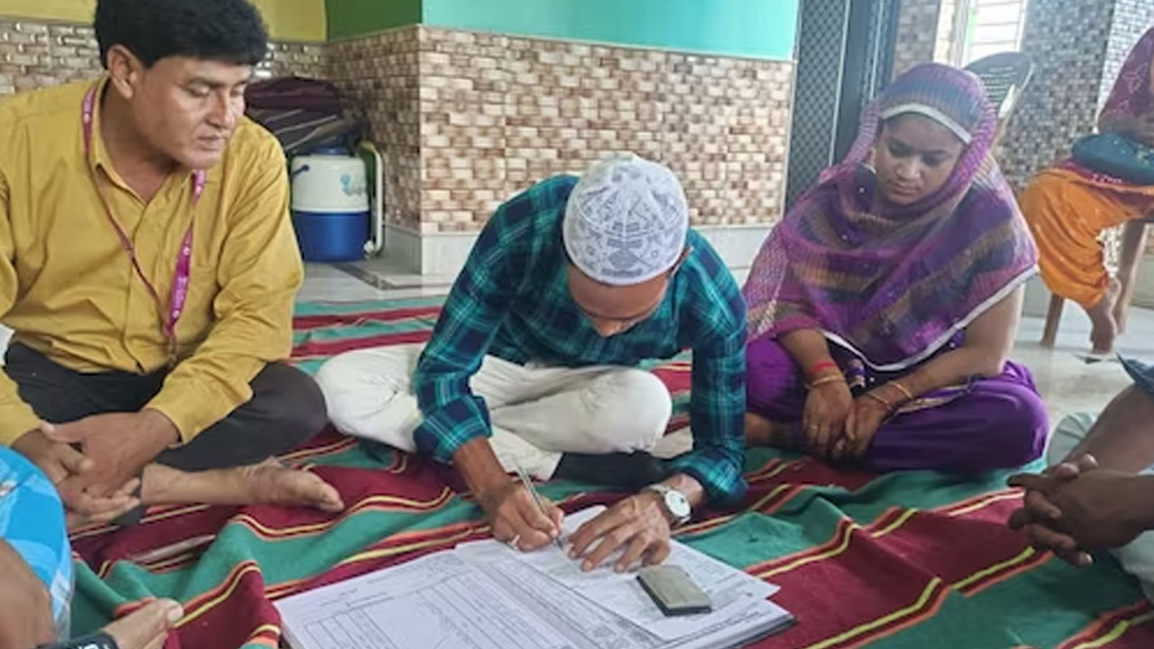 West Bengal: హత్య కేసులో జైలుకెళ్లిన ఆ ఇద్దరు ప్రేమలో పడ్డారు.. పెరోల్ మీద బయటికి వచ్చి పెళ్లి చేసుకున్నారు