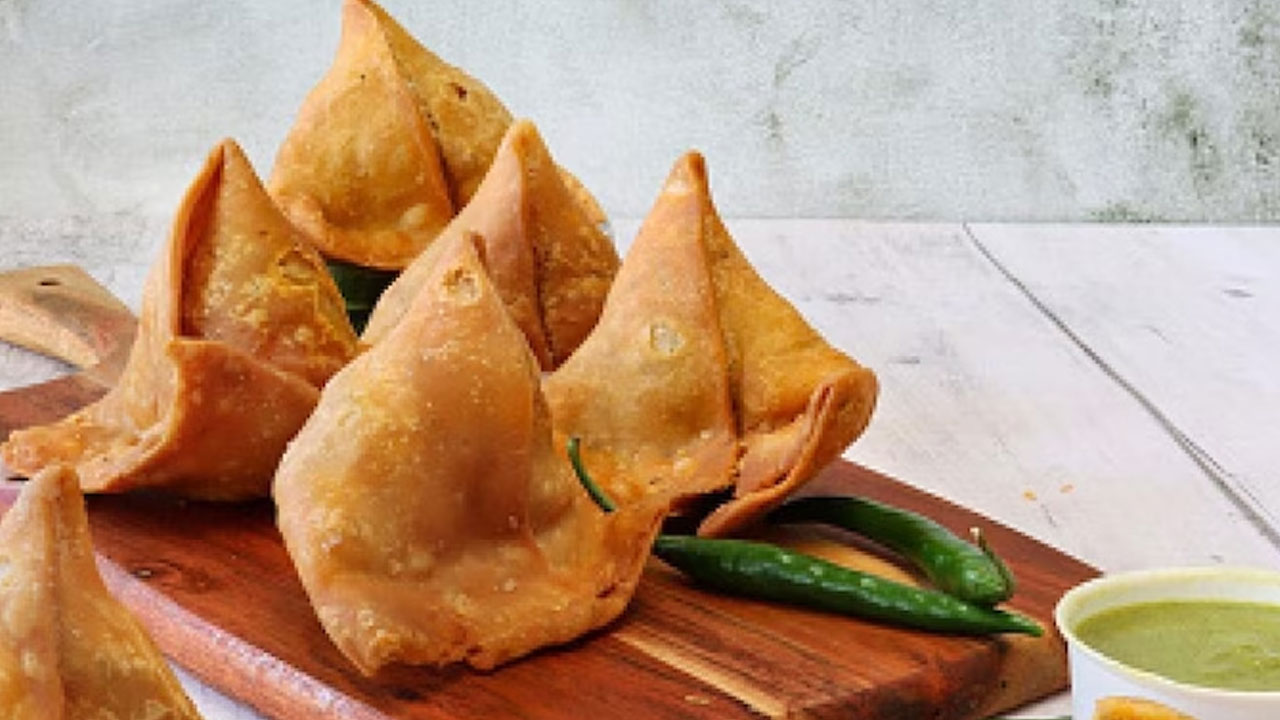 Mumbai: ఆన్‭లైన్‭లో సమోసాలు ఆర్డర్ చేసిన పాపానికి రూ-1.40 లక్షలు గోవిందా