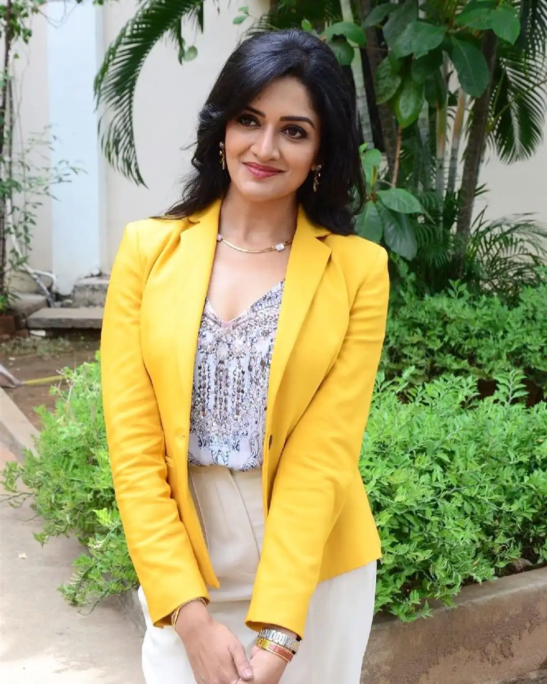 Vimala Raman stylish poses in Rudrangi Movie Promotions