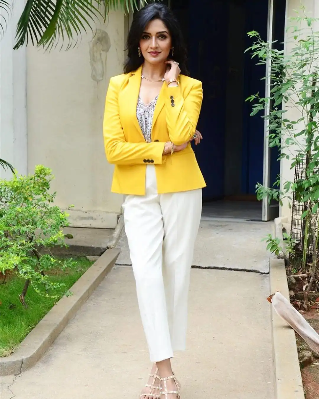 Vimala Raman stylish poses in Rudrangi Movie Promotions