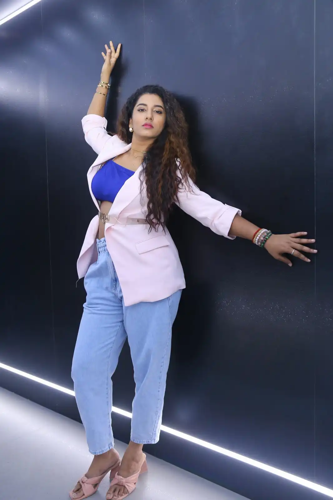 Vishnupriyaa Bhimeneni Stylish Poses in Daya Series Trailer Launch Event