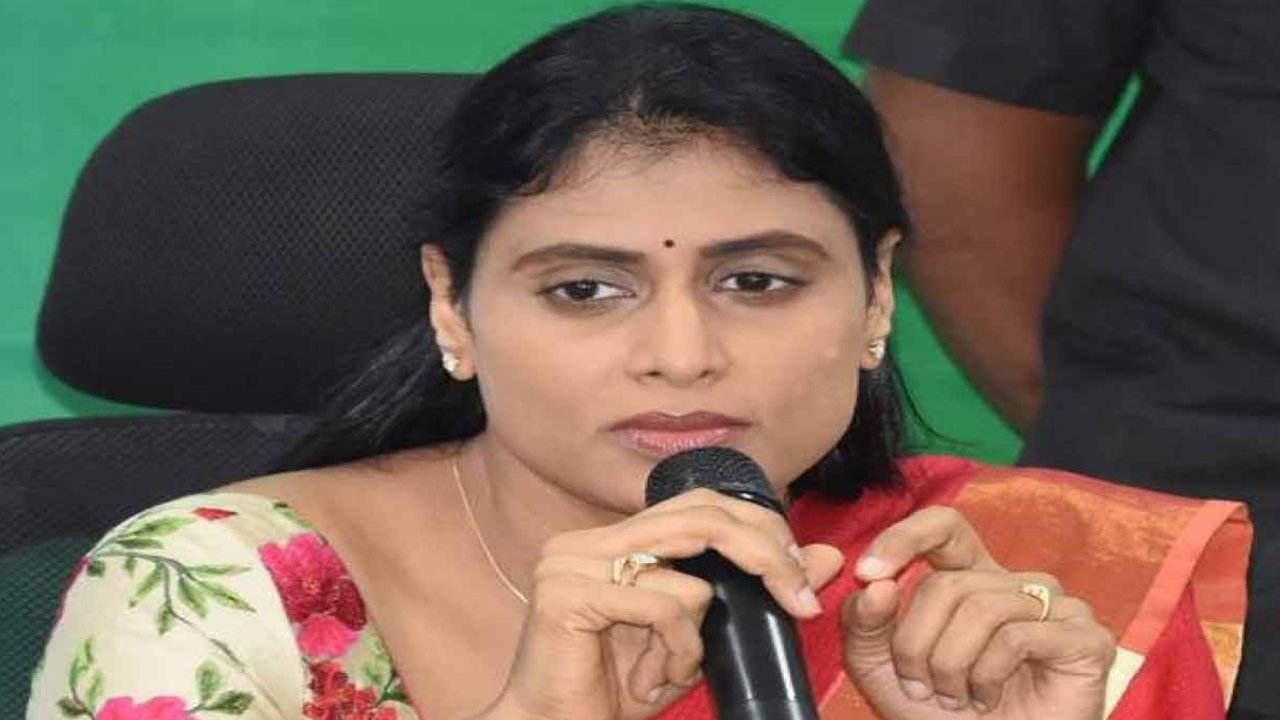 YS Sharmila : పేదలకు దక్కాల్సిన స్కీములన్నీ బీఆర్ఎస్ దొంగల పాలు : వైఎస్ షర్మిల