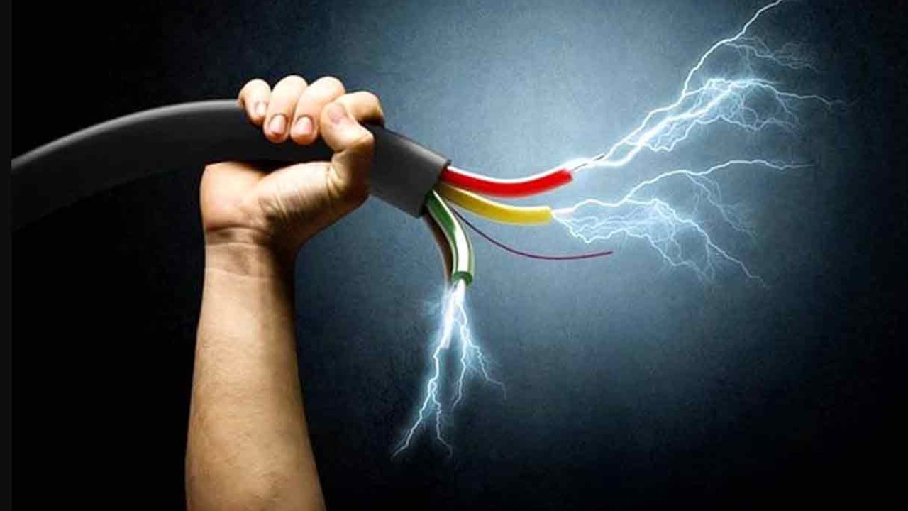 Electric Shock Student Died : ఖమ్మం జిల్లా నవోదయ విద్యాలయంలో విద్యుత్ షాక్ కు గురై ఇంటర్ విద్యార్థి మృతి