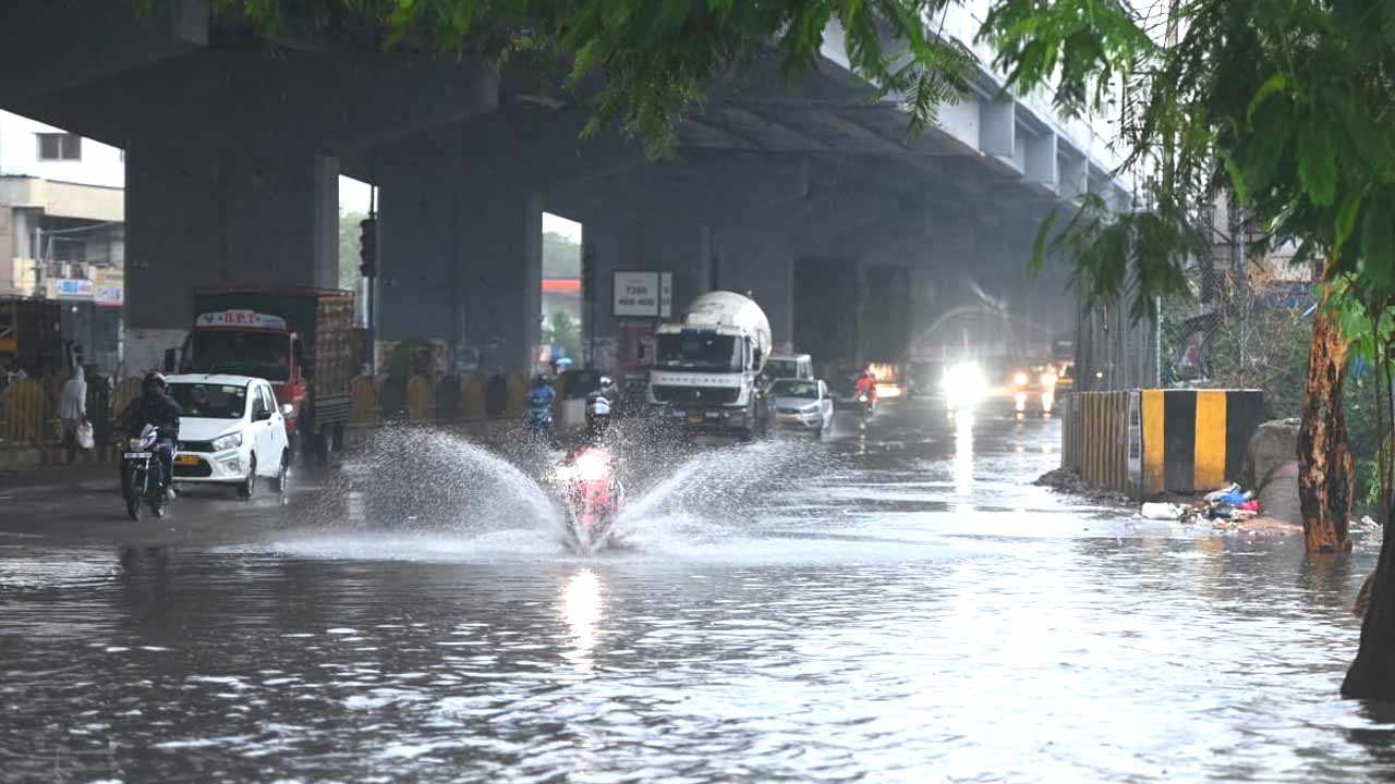 Telangana Rain Alert : తెలంగాణకు రెడ్ అలర్ట్.. రెండు రోజులపాటు ఆ జిల్లాల్లో భారీ నుంచి అతిభారీ వర్షాలు..